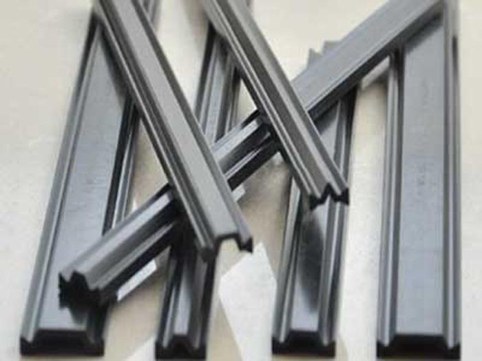 铝合金门窗垂直复合转角PVC隔热条的应用